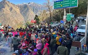 जोशीमठ में भूगर्भीय हलचल से दहशत, मुख्यमंत्री आज लेंगे जायजा, ओएनजीसी से सहयोग पर सहमति