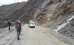 श्रीनगर-सोनमर्ग-गुमरी राजमार्ग फिसलन की वजह से बंद