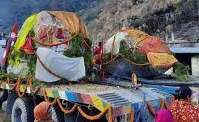 नेपाल से गोरखपुर पहुंचे दो देव शिलाखंड