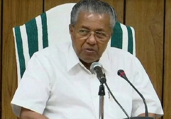 केरल के मुख्यमंत्री विजयन के कार्यक्रम में काला मास्क पहनकर पहुंचे लोगों को लौटाया गया