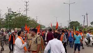 रायपुर: बेमेतरा हिंसा : राजधानी के दुकानों में लटका ताला, बस स्टैंड में बैठे नजर आए यात्री