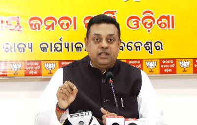 केजरीवाल के 'भ्रष्टाचार का दस्ताना' अब उतरना चाहिएः संबित पात्रा