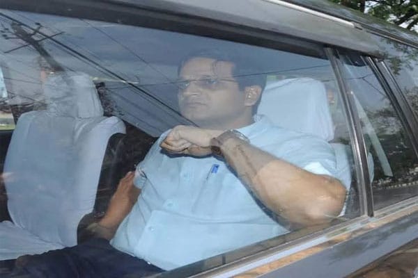 रांची के पूर्व डीसी छवि रंजन को ईडी ने किया गिरफ्तार