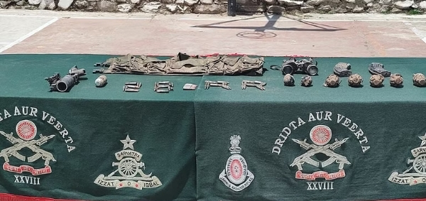 कुपवाड़ा के लोलाब में आतंकी ठिकाने का भंडाफोड़, हथियार और गोला-बारूद बरामद