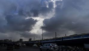 बरसात से दिल्ली और आसपास का मौसम सुहावना, राजधानी और मुंबई में मानसून कल दे सकता है दस्तक