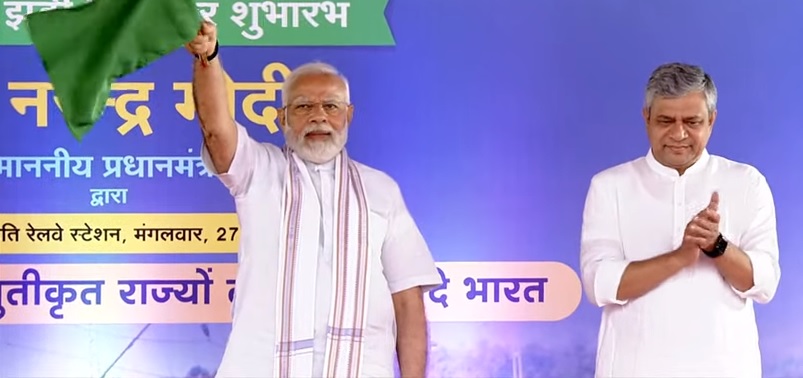 प्रधानमंत्री ने पांच वंदे भारत एक्सप्रेस को दिखाई हरी झंडी