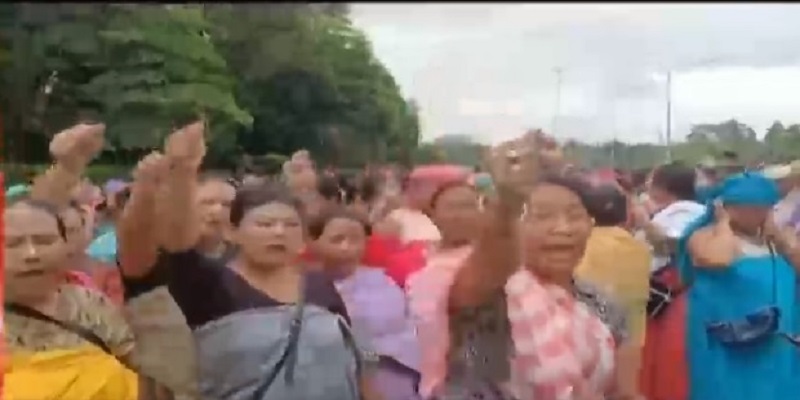 इस्तीफा देने निकले मणिपुर के मुख्यमंत्री एन बीरेन सिंह को वापस आवास लौटना पड़ा