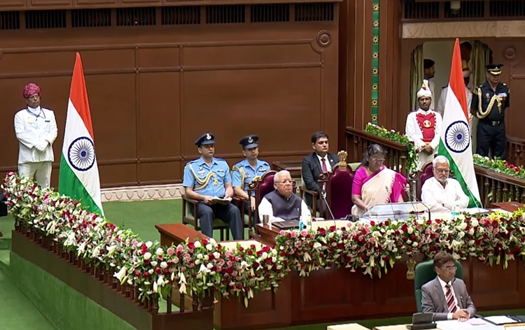 जनप्रतिनिधियों को मैं और मेरा से ऊपर उठकर हम और हमारे की भावना से काम करना चाहिए : राष्ट्रपति द्रौपदी मुर्मू