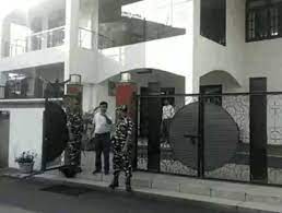 केंद्रीय आयकर विभाग की टीम ने इस्पात कारोबारी और रेलवे ठेकेदार के यहां दी दबिश