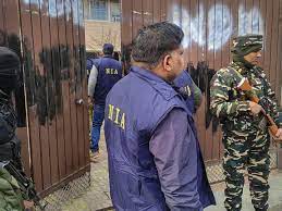 एनजीओ फंडिंग मामले में कश्मीर के 11 स्थानों पर एनआईए और सीआईके की संयुक्त छापेमारी