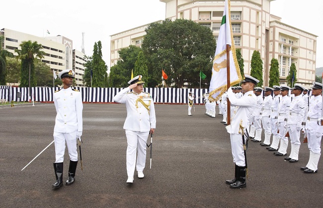 वाइस एडमिरल राजेश पेंढारकर ने पूर्वी नौसेना की कमान संभाली