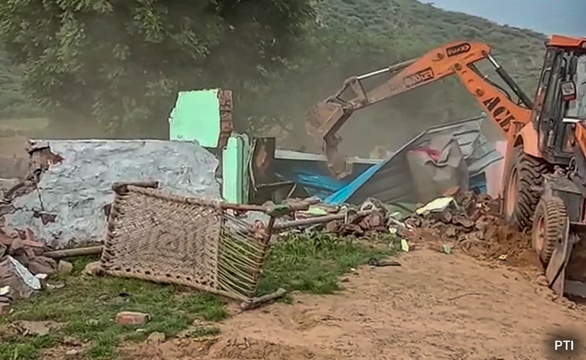 सांप्रदायिक झड़प के बाद बुलडोजर एक्शन का चौथा दिन, अब नूंह का होटल निशाने पर