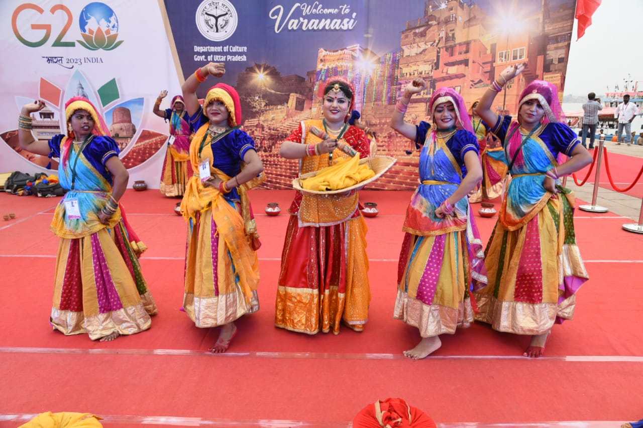 जी 20 संस्कृति कार्य समूह की बैठक के बाद मेहमानों ने देखी काशी की विश्व प्रसिद्ध गंगा आरती