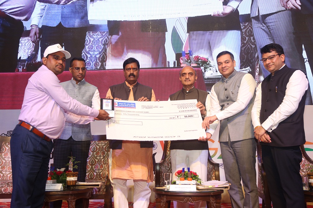 पीएम स्वनिधि से स्ट्रीट वेण्डर की समृद्धि के लिए करें कार्यः केन्द्रीय मंत्री कराड़