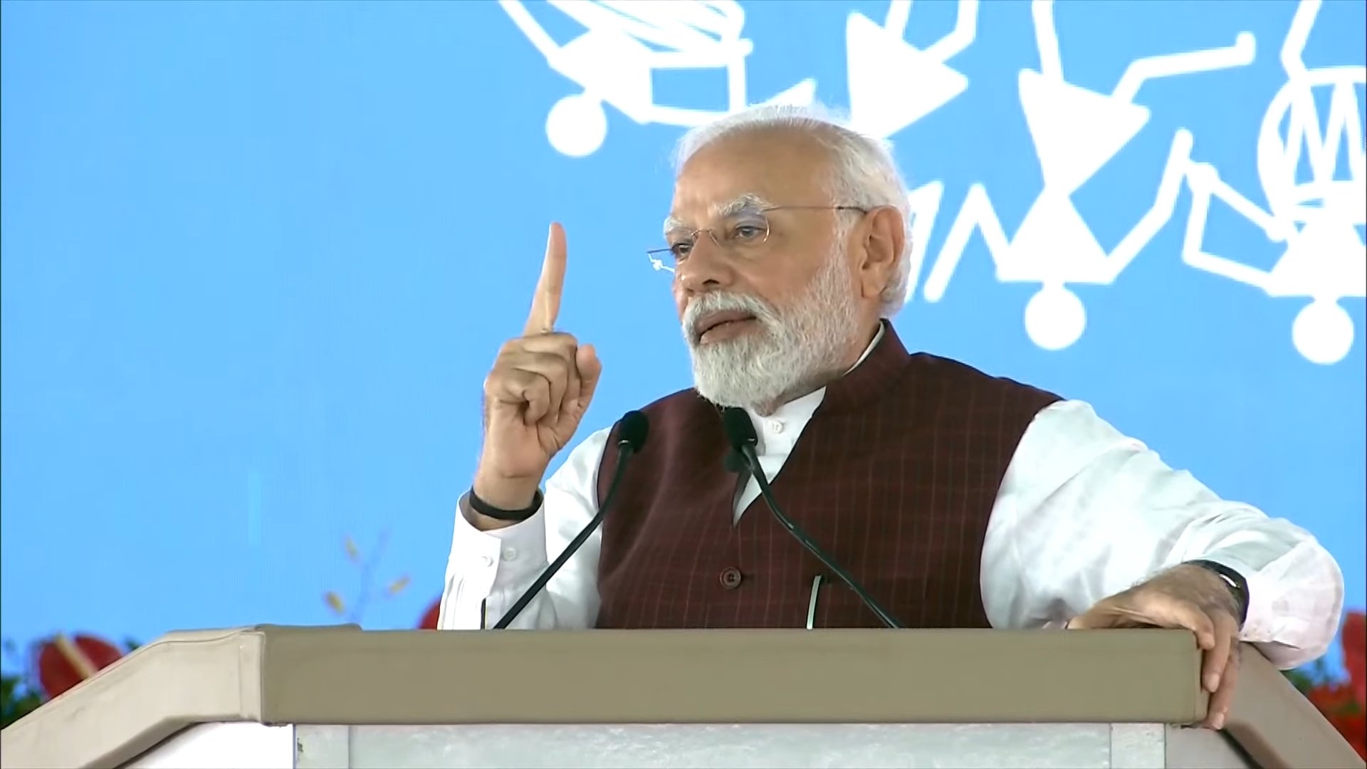 विपक्षी घमंडिया गठबंधन सनातन धर्म को नष्ट करना चाहता है : प्रधानमंत्री