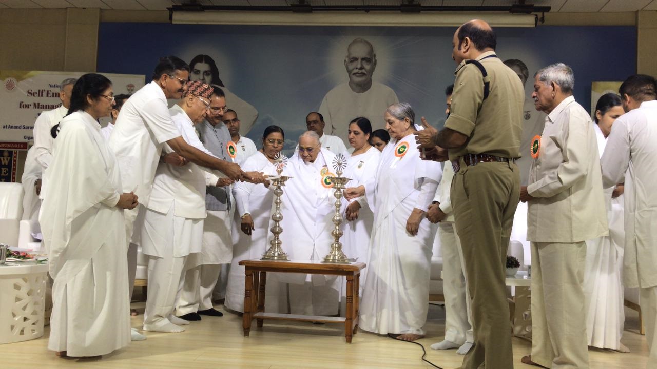 भारत की जल-थल-वायु सेना पहले से बहुत मजबूत, आतंकवाद खात्मे की ओर : रक्षा राज्यमंत्री भट्ट