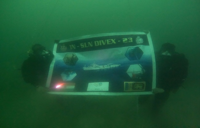 भारत-श्रीलंका की नौसेनाओं ने त्रिंकोमाली बंदरगाह पर समुद्र में लगाए गोते