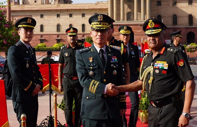 द. कोरिया से और मजबूत होगा रक्षा सहयोग, सेनाध्यक्ष जनरल मनोज पांडे से हुई वार्ता