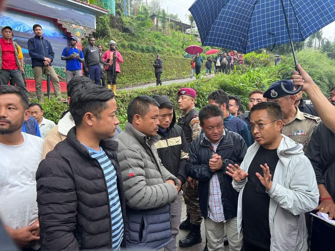 मुख्यमंत्री तमांग पहुंचे उत्तरी सिक्किम, तीस्ता नदी की बाढ़ से तबाह गांवों का जायजा लिया