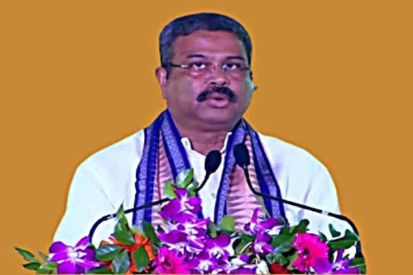 जातिगत जनगणना पर भ्रामक बात कर रहे राहुल गांधी : धर्मेंद्र प्रधान