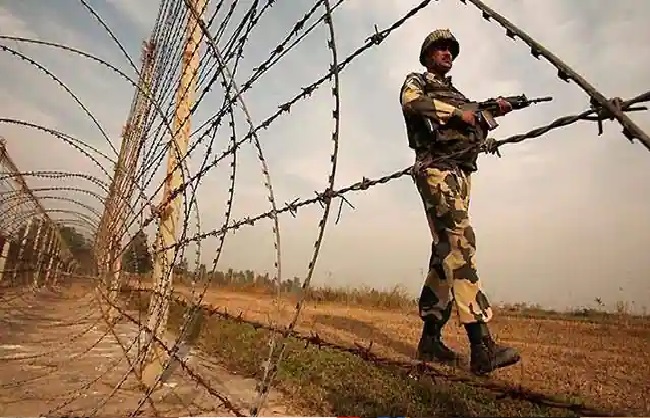 इजरायल-फिलिस्तीन जंग के बीच पाकिस्तान से लगी पश्चिमी सीमा हाई अलर्ट पर