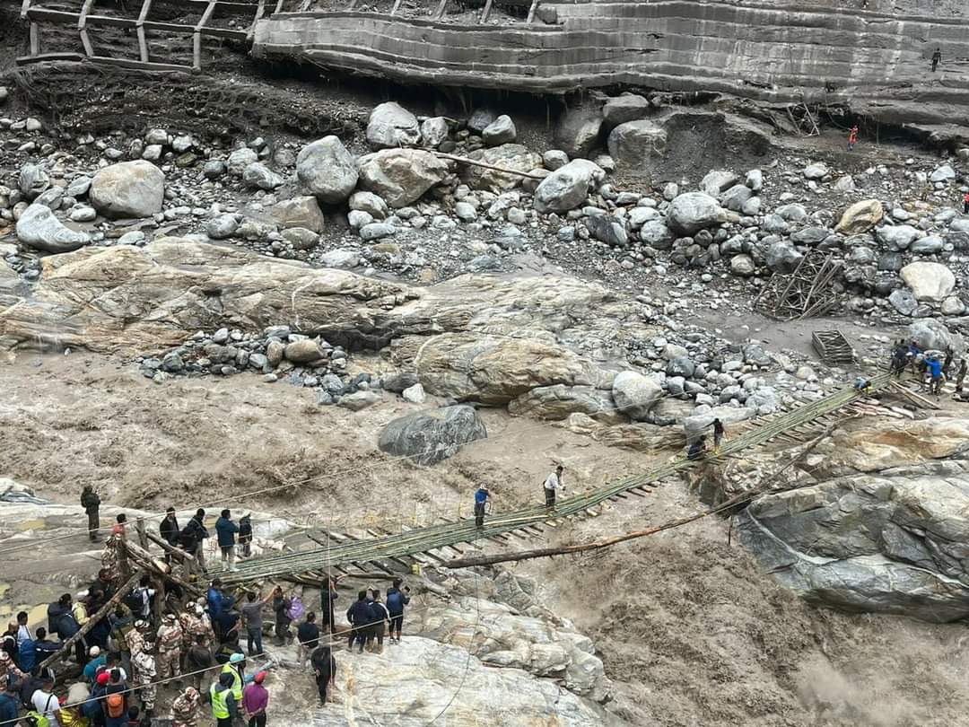 सिक्किम के चुंगथांग में बांस से बना अस्थायी पुल बहाल, आवागमन सुचारू