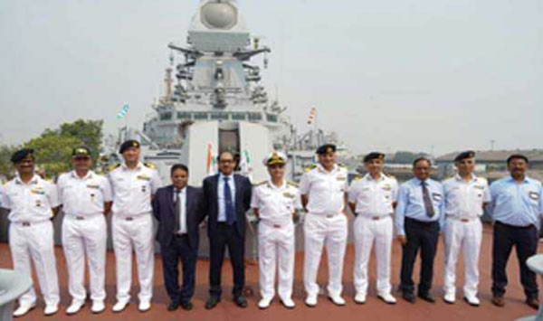 नौसेना को मिला तीसरा विध्वंसक पोत इम्फाल