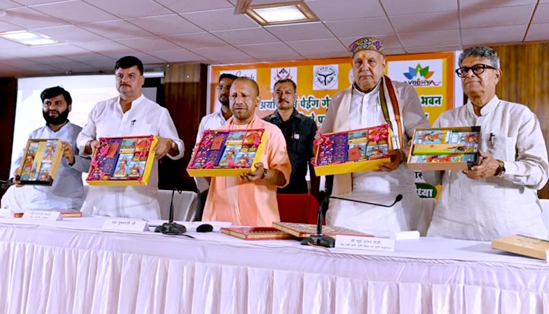 अयोध्या : मुख्यमंत्री ने पेइंग गेस्ट योजना के 108 भवन स्वामियों को दिया प्रमाण पत्र