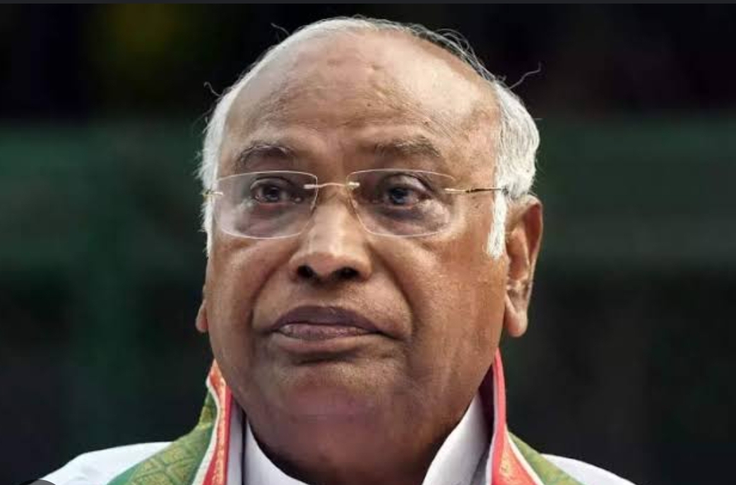 कांग्रेस अध्यक्ष खड़गे ने प्रधानमंत्री को लिखा पत्र, सरकारी मशीनरी के दुरुपयोग का लगाया आरोप