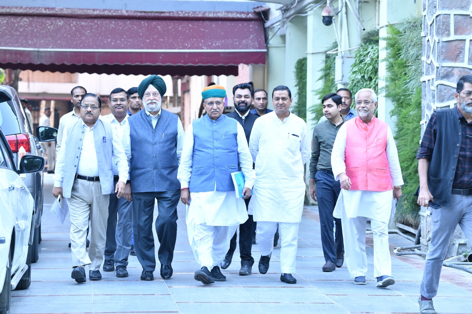 भाजपा प्रतिनिधिमंडल ने प्रियंका वाड्रा के खिलाफ मुख्य चुनाव आयुक्त से की कार्रवाई की मांग