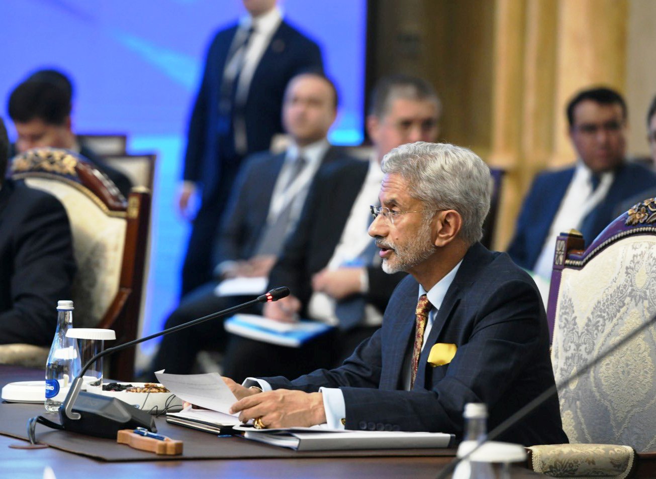 एससीओ की बैठक में विदेश मंत्री ने 'अव्यवहार्य ऋण' और संप्रभुता का मुद्दा उठाते हुए चीन को चेताया