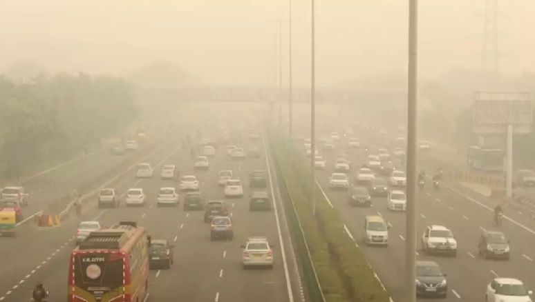 दिल्ली-एनसीआर की हवा में पटाखों ने घोला जहर, एक्यूआई में इजाफा