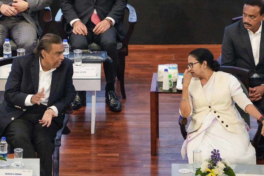 बंगाल में दो दिवसीय ग्लोबल बिजनेस समिट का आगाज, रिलायंस ने की 20 हजार करोड़ के निवेश की घोषणा