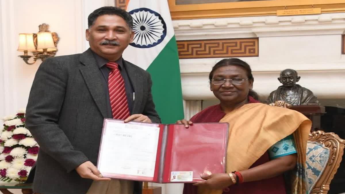 राष्ट्रपति मुर्मू को मिला नया मतदाता पहचान पत्र