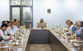 पूर्व राष्ट्रपति रामनाथ कोविंद के नेतृत्व में एक राष्&zwj;ट्र एक चुनाव समिति ने एक साथ चुनाव सम्पन्न कराने के लिए जनता से सुझाव मांगे