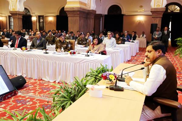 जोन और थानों की सीमाओं का युक्तियुक्तकरण जनप्रतिनिधियों की सहमति से किया जाए: मुख्यमंत्री