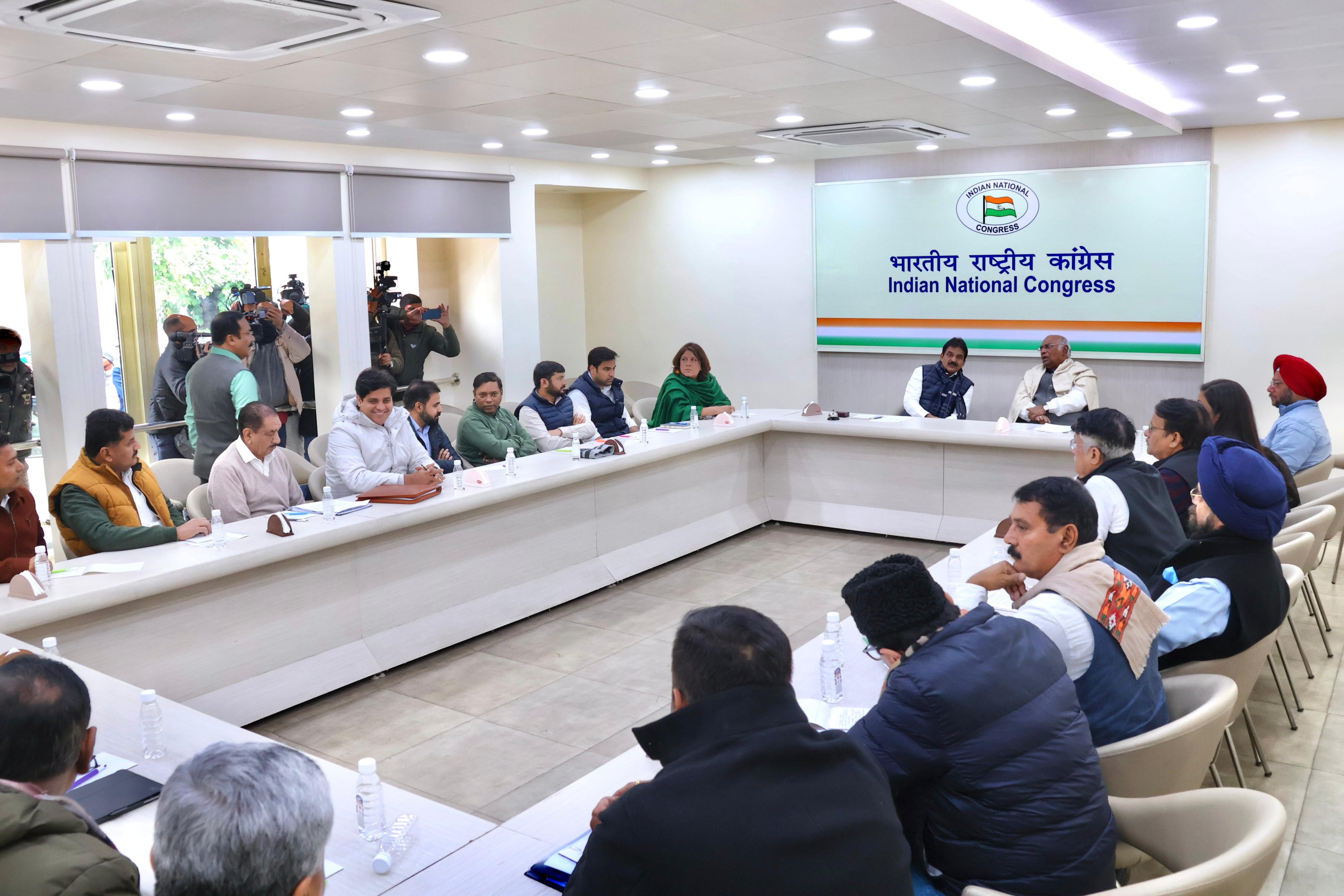 जनता का भरोसा जीतना कांग्रेस के लिए जरूरी : खड़गे