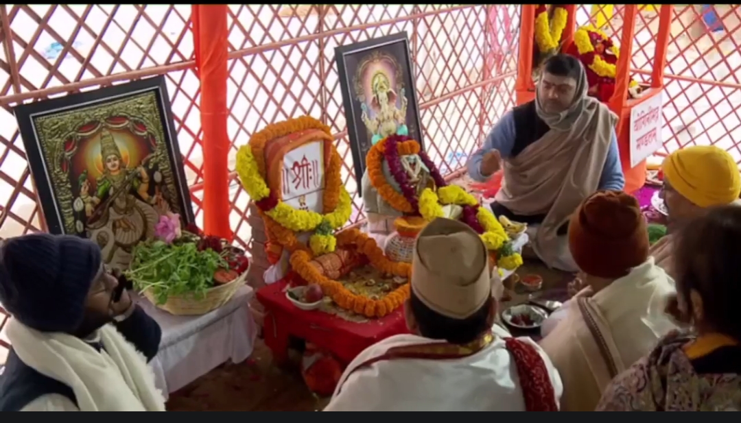 अनुष्ठान का पांचावा दिन: शर्कराधिवास-फलाधिवास शुरू-प्रासाद का 81 कलशों में स्थित विविध औषधियुक्त जल से स्नपन हो रहा