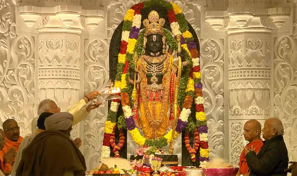  अपने भवन में विराजमान हुए रामलला, पीएम मोदी ने उतारी आरती