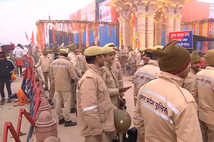 अयोध्याधाम में रामलला के दर्शन शुरू, पांव रखने को जगह नहीं, वाटर मेट्रो के शाम तक पहुंचने की संभावना