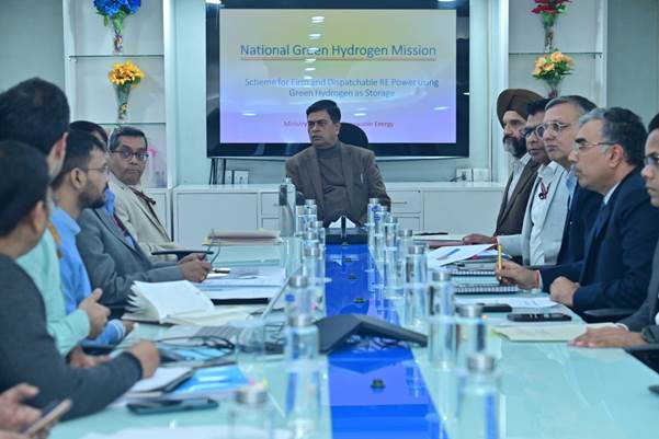 केंद्रीय उर्जा मंत्री ने वर्तमान व भविष्य की बाजार स्थितियों के आधार पर योजना बनाने का दिया निर्देश