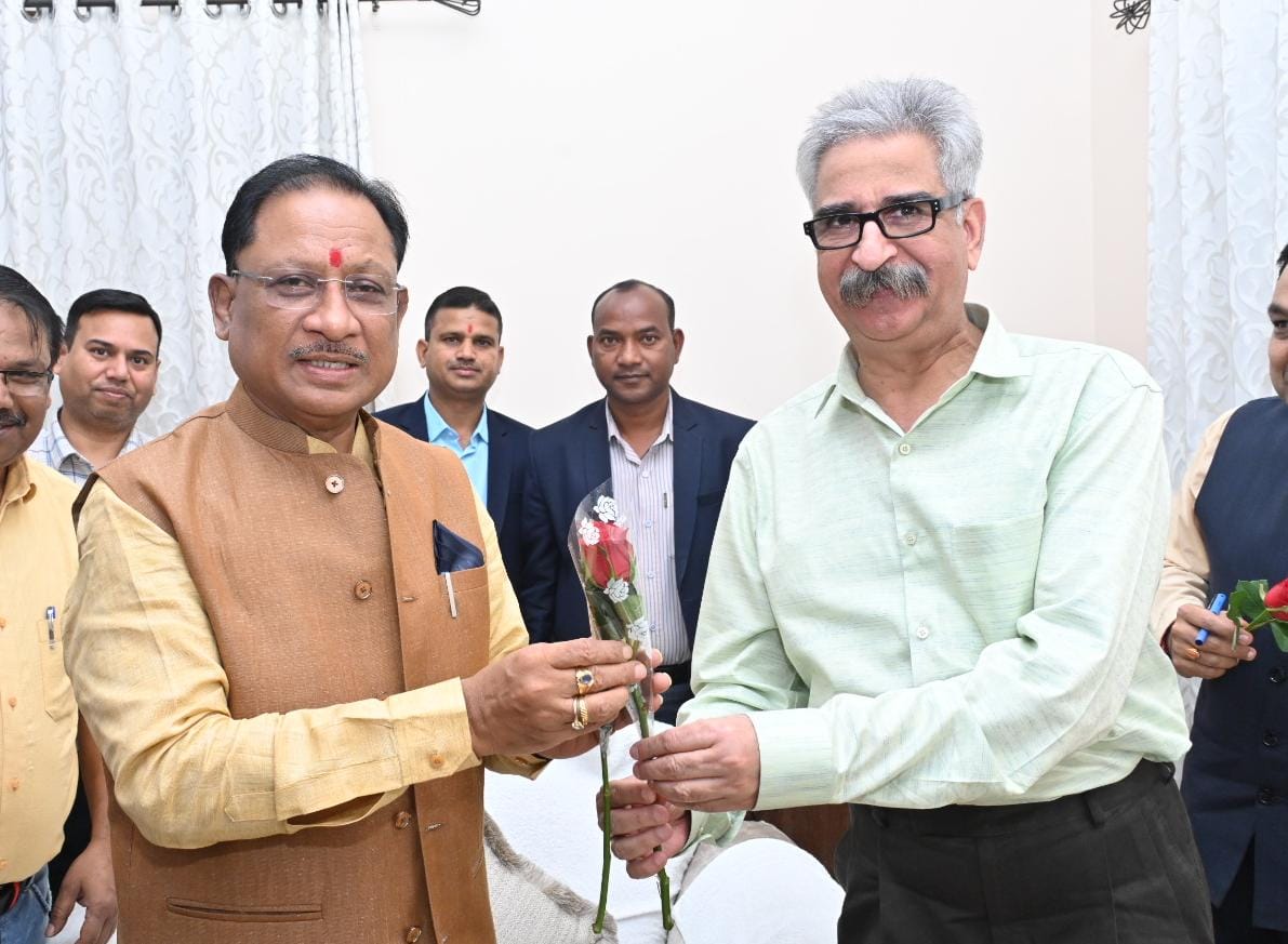 रायपुर : मुख्यमंत्री श्री विष्णु देव साय को मुख्य सचिव, पुलिस महानिदेशक सहित अन्य वरिष्ठ अधिकारियों ने दी जन्मदिवस की बधाई और शुभकामनाएं