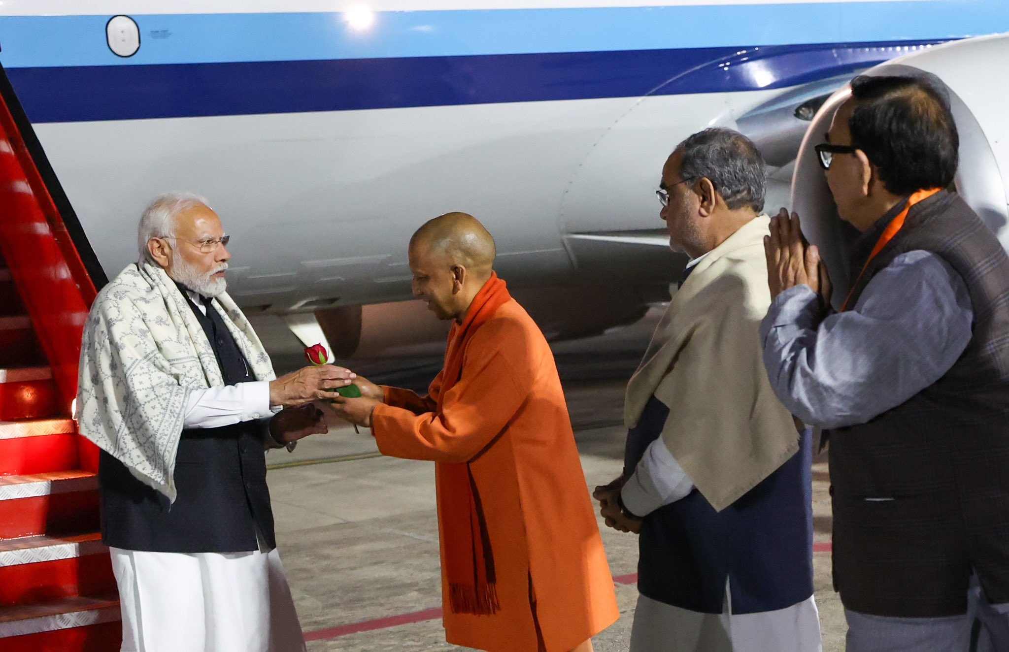 'प्रधानमंत्री बाबा विश्वनाथ की नगरी काशी में अपने परिवारजनों के बीच'