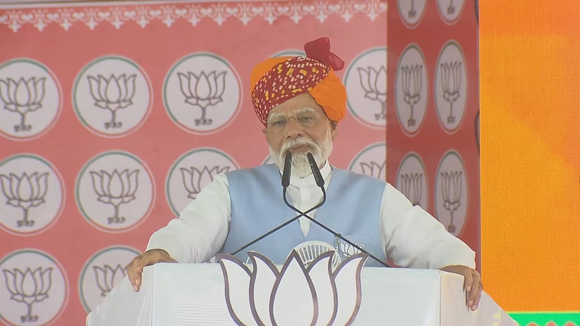 भाजपा पूरे देश को एक परिवार मानती है और कांग्रेस अपने परिवार को देश से बड़ा मानती है : नरेन्द्र मोदी