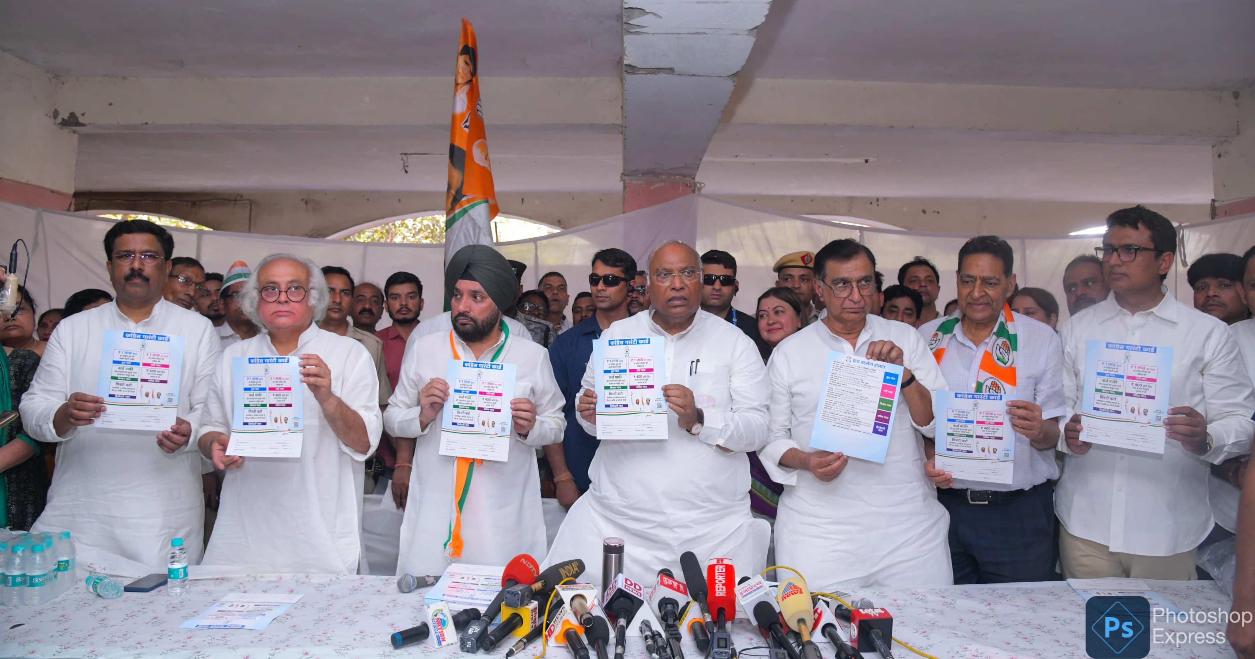 कांग्रेस अध्यक्ष खड़गे ने की घर-घर गारंटी अभियान की शुरुआत