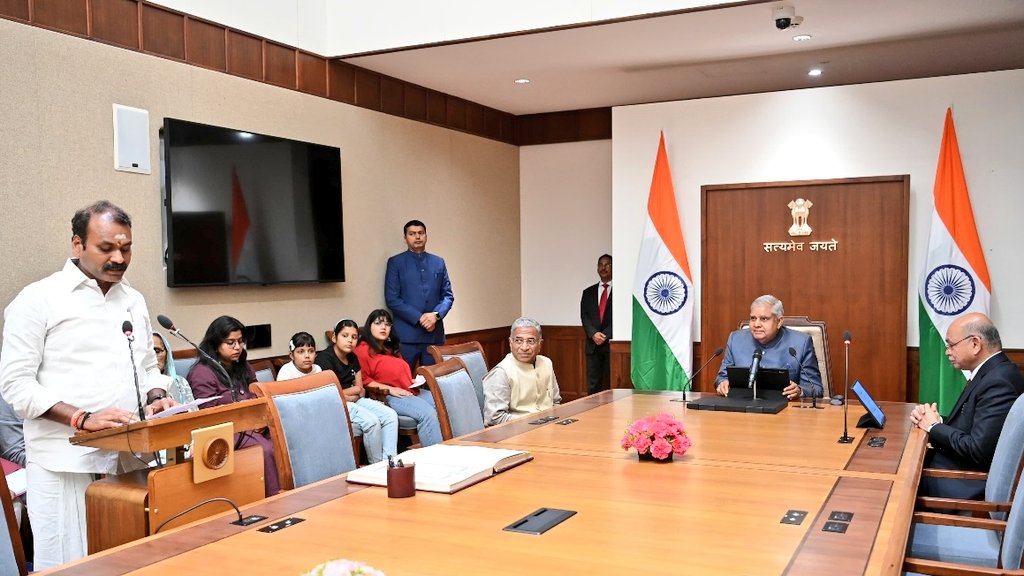 सभापति ने राज्यसभा के 12 निर्वाचित सदस्यों को शपथ दिलाई