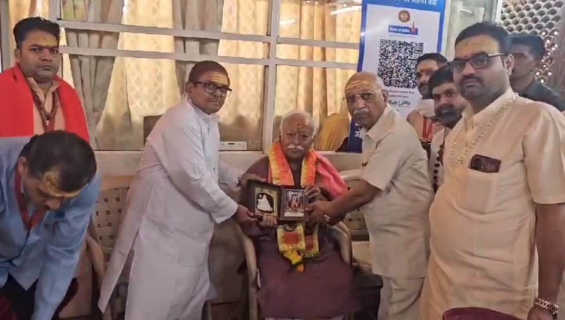 संघ प्रमुख डॉ. भागवत ने ज्योतिर्लिंग भगवान ओंकारेश्वर व ममलेश्वर के दर्शन किए