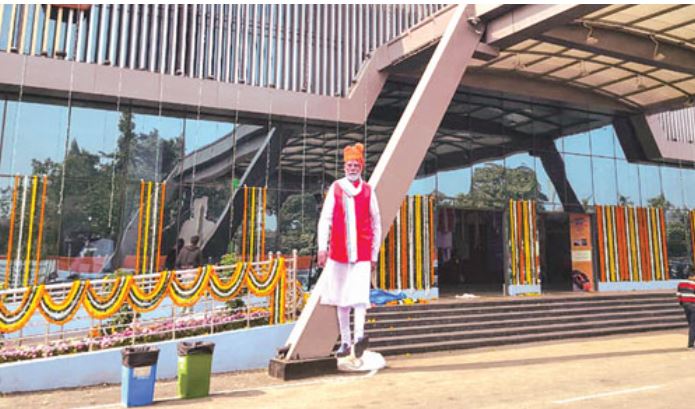 मालदा : स्लीपर वंदे भारत की पहली यात्रा से पहले हाई अलर्ट, पथराव की आशंका से बढ़ाई गई सुरक्षा