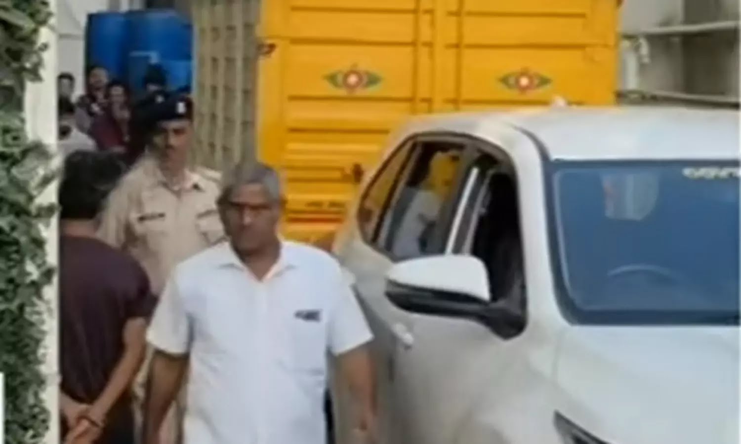 सबरीमाला मंदिर से सोने की चोरी मामले में बाेर्ड के पूर्व अध्यक्ष के घर सहित छह स्थानाें पर ईडी का छापा