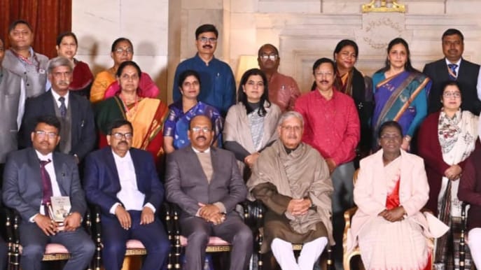 हावड़ा के दो विद्वानों के दुर्लभ ग्रंथों को राष्ट्रपति भवन के &lsquo;ग्रंथ कुटीर&rsquo; में मिला स्थान